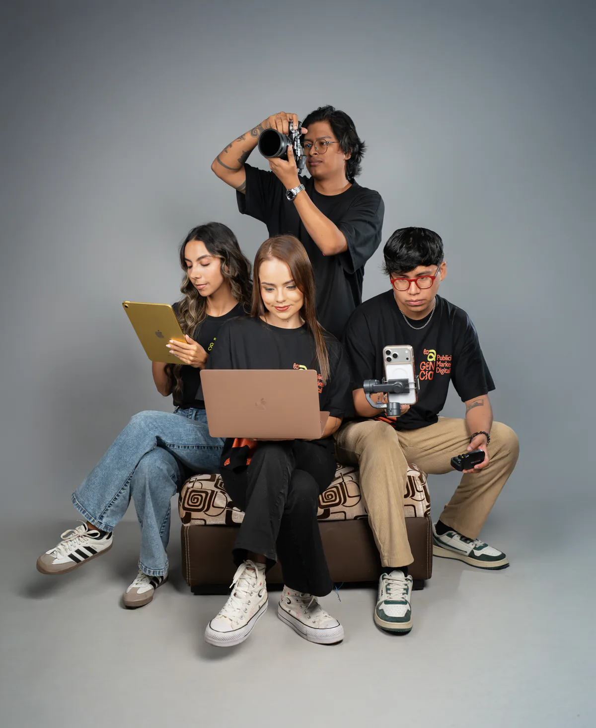 Equipo La Agencia, creatividad y estrategia de marketing digital en Ecuador.